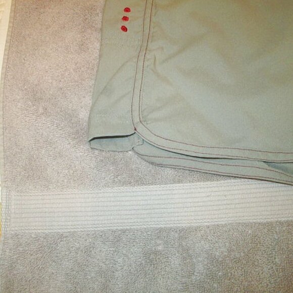 Lole LOTUS Bermuda Size 4 SHORTS Hiking UPF Pocket DWR Stretch CASUAL Lightweigh - Picture 5 of 10